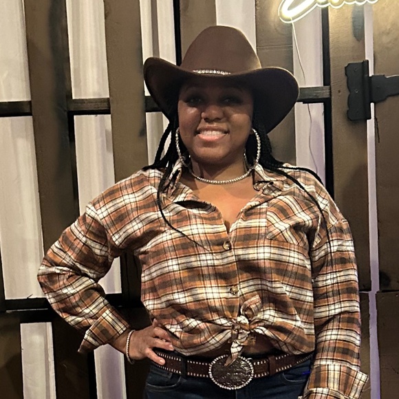 Meet your Posher, Randi - Picture 1 of 2